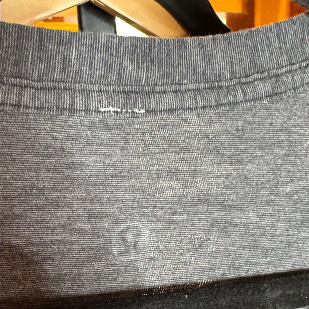Lululemon Love Tee IV Heather Black Pima Cotton Size 6 (Small)